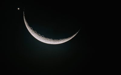 star behind moon saw with naked eye